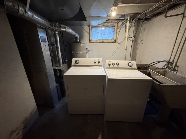 Building Photo - 16093 SW Roy Rogers Rd