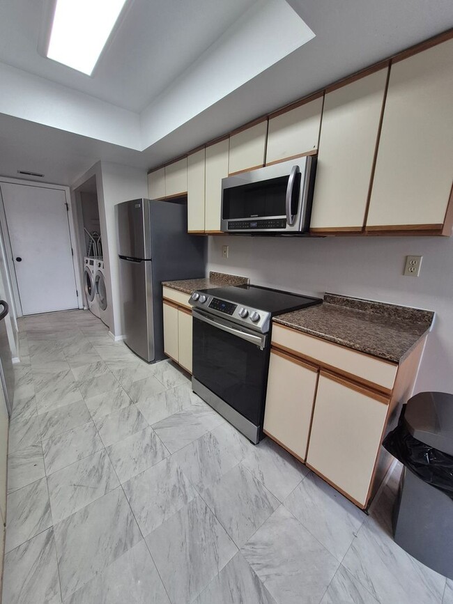 Building Photo - 1387 Sanzon Dr