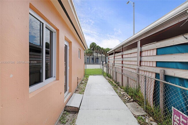 Building Photo - 1202 NW 34th St