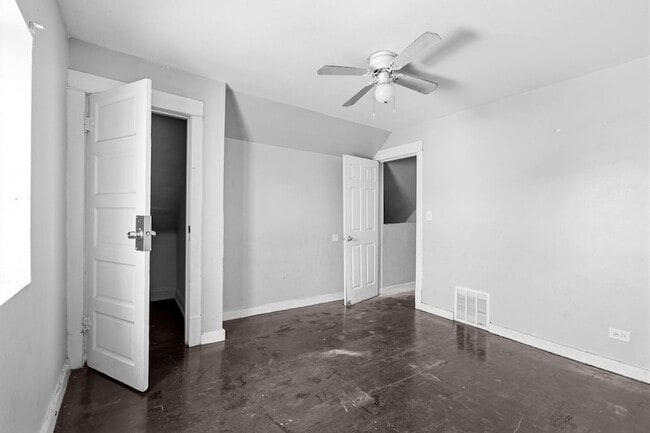 Building Photo - 6913 S Throop St
