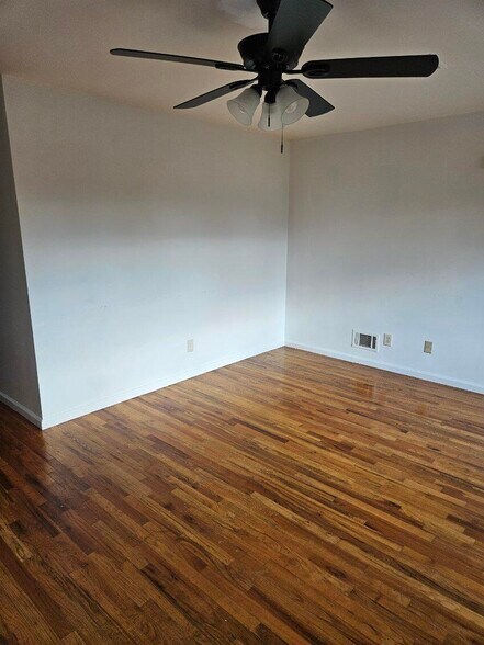 Ceiling Fan. LVrm - 67 Rose Ter