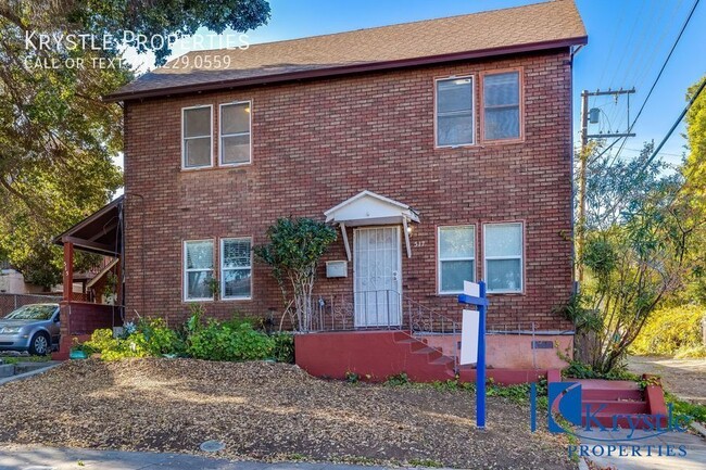 Building Photo - Newly Remodeled Adorable Upper Level Apart...