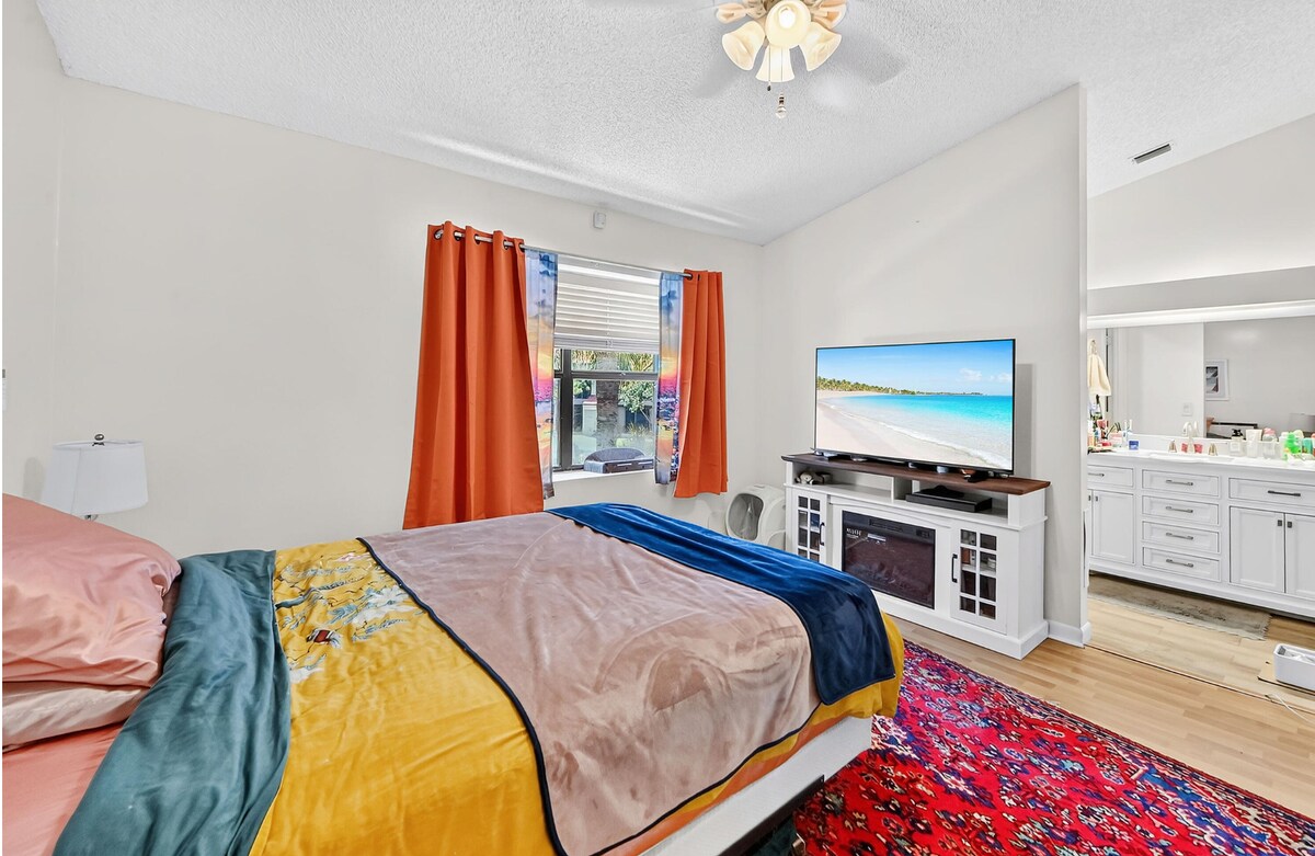 Building Photo - 4587 Carambola Cir S