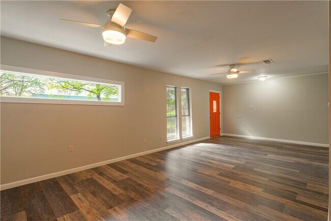 Building Photo - 6810 Willamette Dr