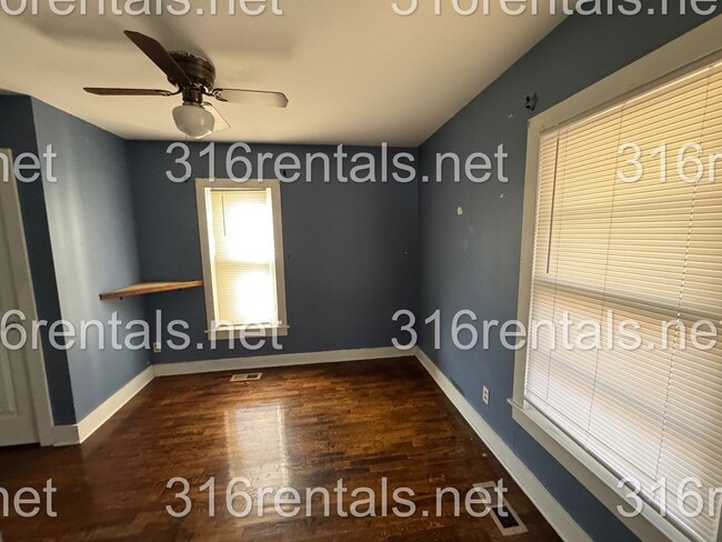 Building Photo - $950 -3 bed 1 bath - Single Family Home