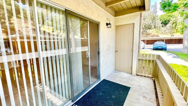 Building Photo - Light, Bright, and Lovely Ground Level Con...