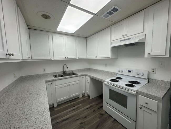 Building Photo - 4723 N Loy Lake Rd