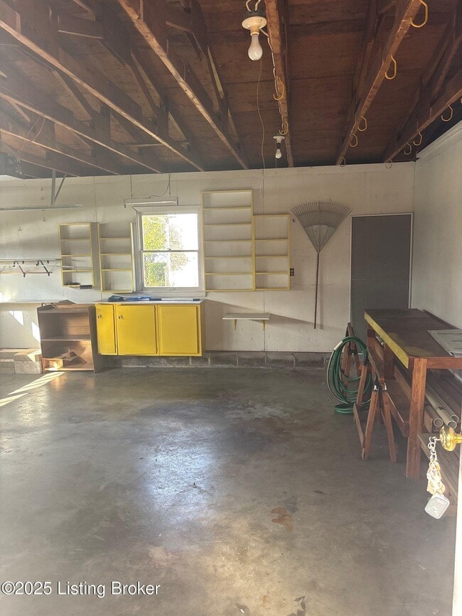 Building Photo - 1305 Abbeywood Rd