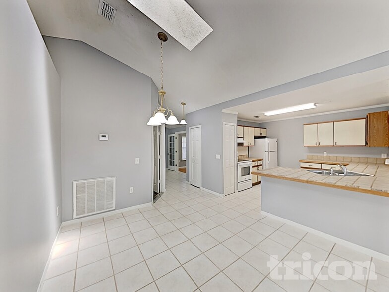 Building Photo - 2884 Forest Edge Dr