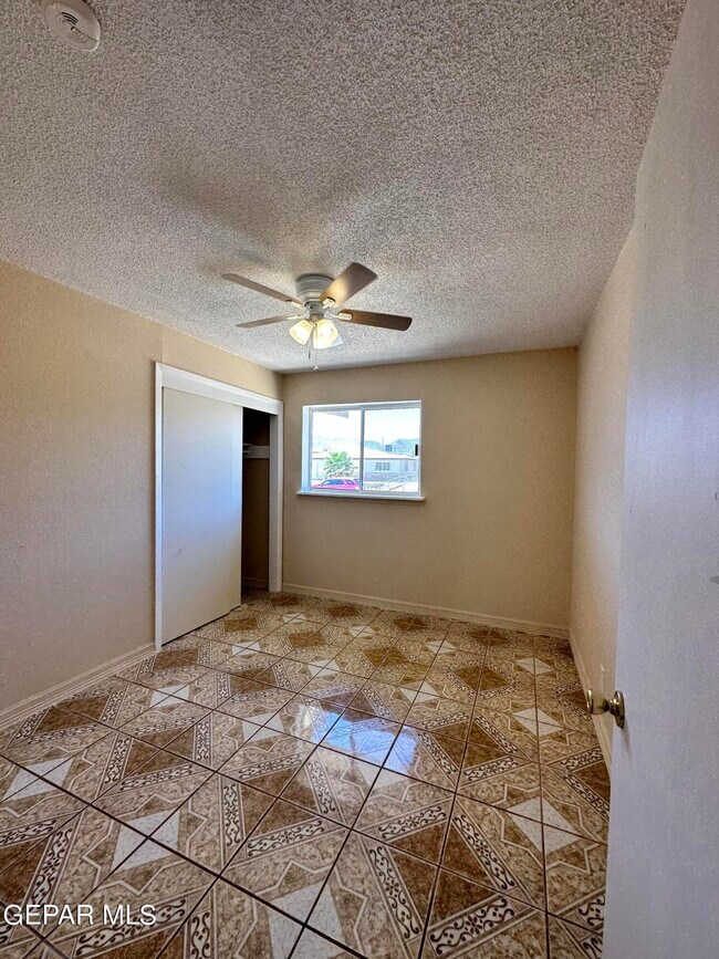 Building Photo - 9020 Mt Shasta Dr