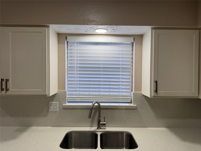 Building Photo - 1310 Goswell Ln