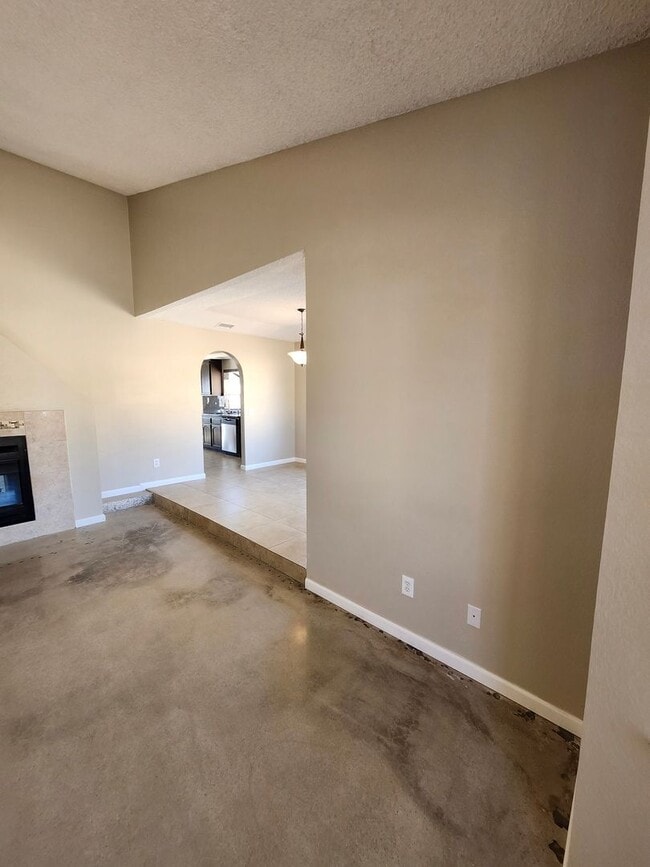 Building Photo - Charming Single-Story Home