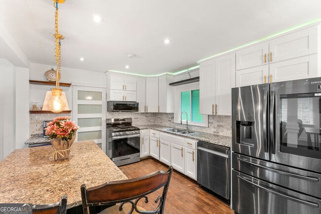 Building Photo - 1131 Custer Ave SE