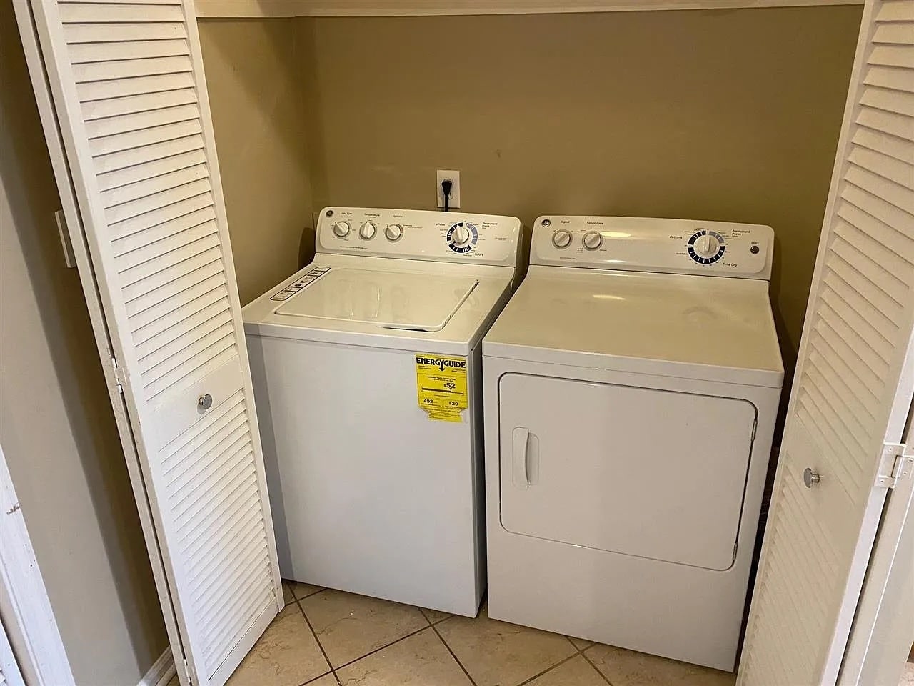 Laundry - 1207 Smallhouse Rd