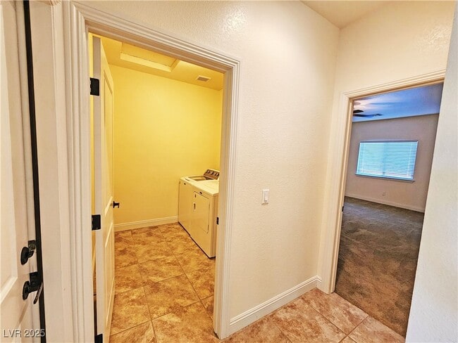 Building Photo - 4920 Honey Locust Dr