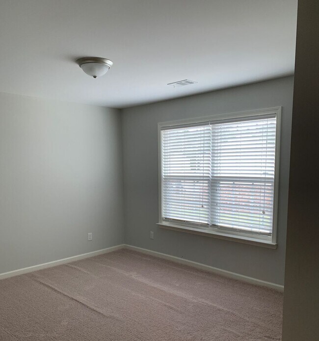 Building Photo - Yorktown Place-Gated Townhome Community-Tibet Ave.