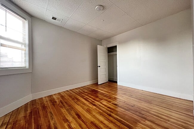 Building Photo - 9/1 No Fee! Renovated 3BR in downtown Beverly w/AC, laundry!