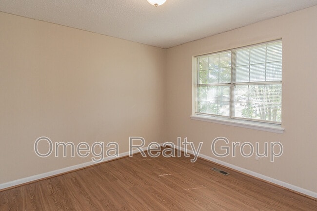 Building Photo - 213 Ashley Dr