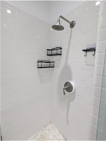 Building Photo - 609 NE 14th Pl