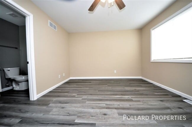 Building Photo - 1060 Arlington Way