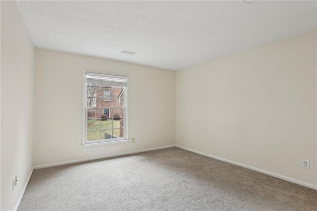 Building Photo - 419 The North Chace