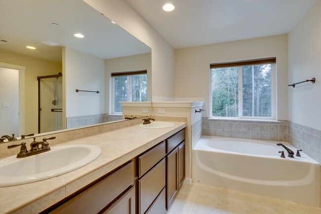 Building Photo - Beautiful cul-de-sac home in Renton!