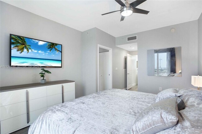 Building Photo - 511 SE 5 Ave