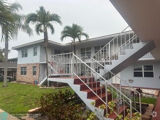 Building Photo - 2725 Middle River Dr