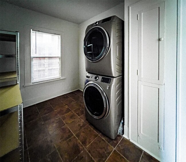 Building Photo - 1609 Kipling St