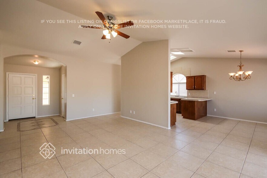 Building Photo - 1014 E Hearne Way