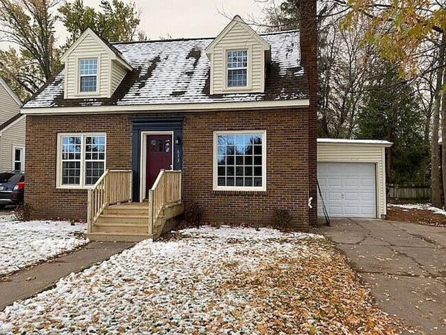 Building Photo - Click the “Apply Now” button or email wapmrentals@gmail.com for a prompt response.