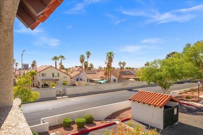 Building Photo - 2 bd, 2 bth Condo Ideal Summerlin location