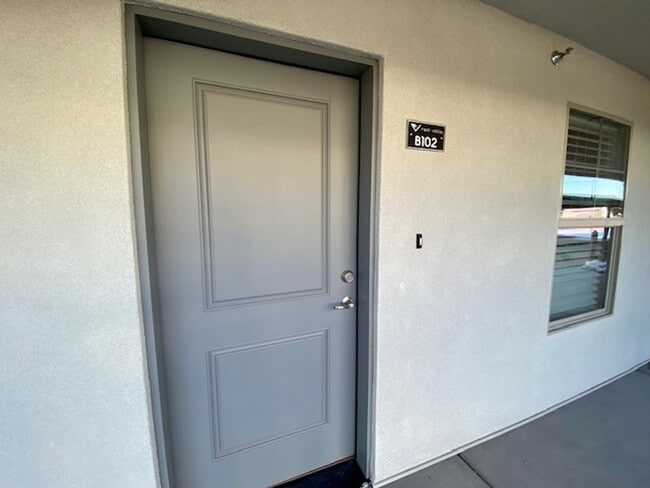 Building Photo - APARTMENT IN GREAT LOCATION FOR RENT!