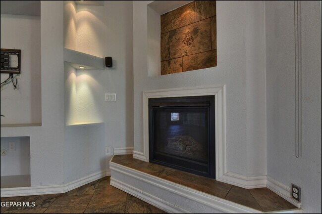 Building Photo - 5649 Valley Maple Dr
