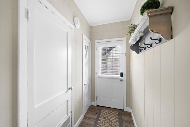Building Photo - 1631 Castle Ct