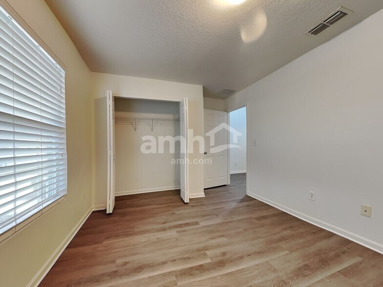 Building Photo - 6421 Pinewood Hills Dr