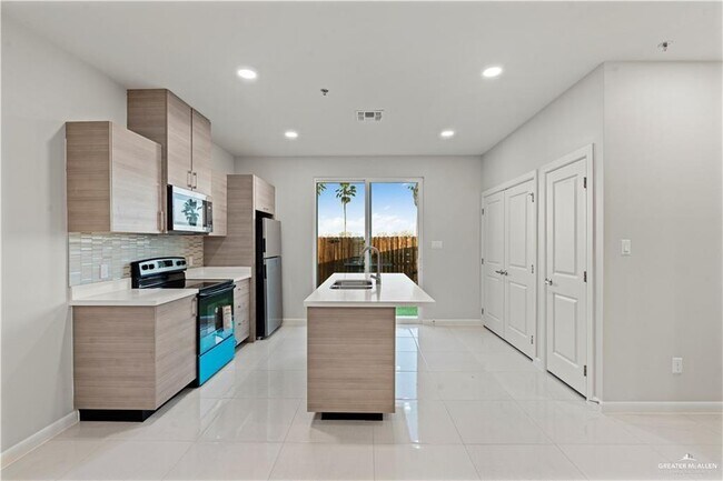 Building Photo - 3500 Vanessa Ln