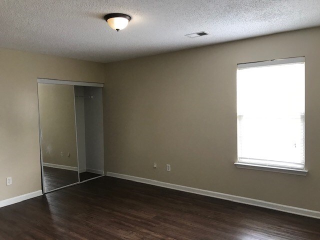 Building Photo - 9828 Aventide Ln