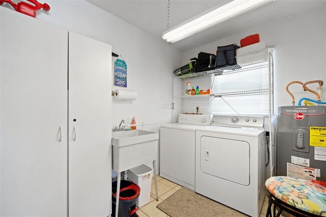 Building Photo - 301 Faircross Cir