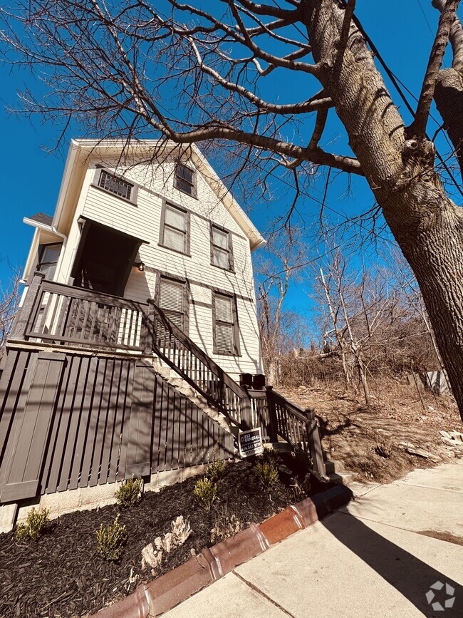Building Photo - 1819 N Hubbard St