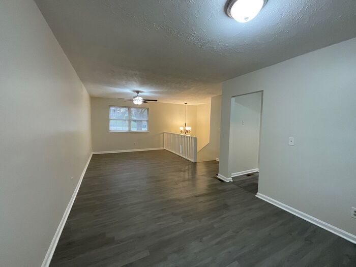 Building Photo - 2336 Pebble Rock E