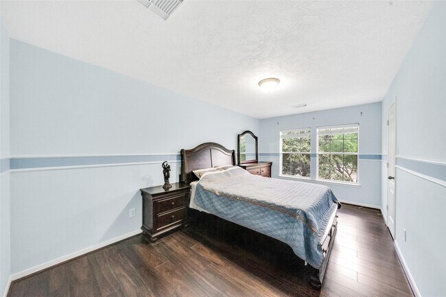 Building Photo - 5522 Brookhollow Oaks Trail