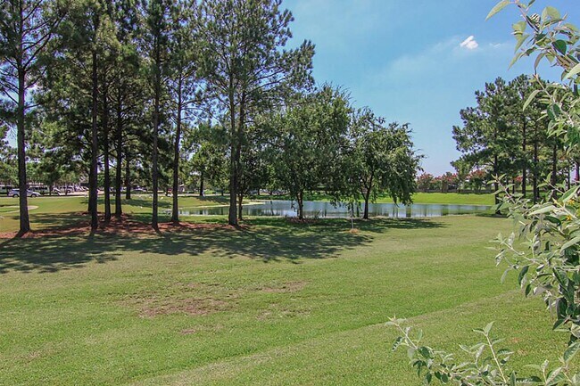 Building Photo - 2758 Laguna Pointe Dr