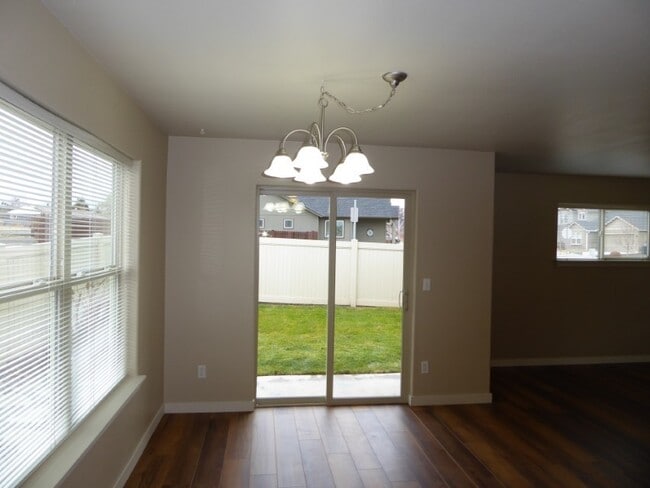 Building Photo - 631 SE Glencoe Pl