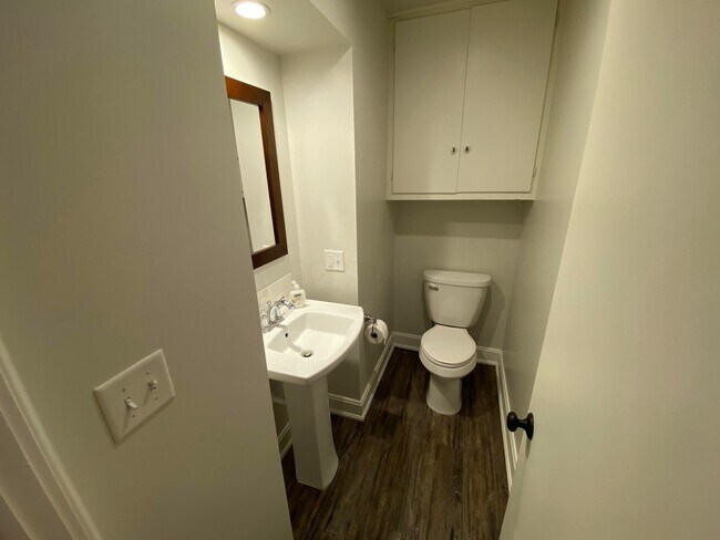 Building Photo - 102 N Washington St