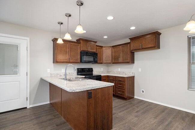 Building Photo - 3 bedroom home - Willard School District