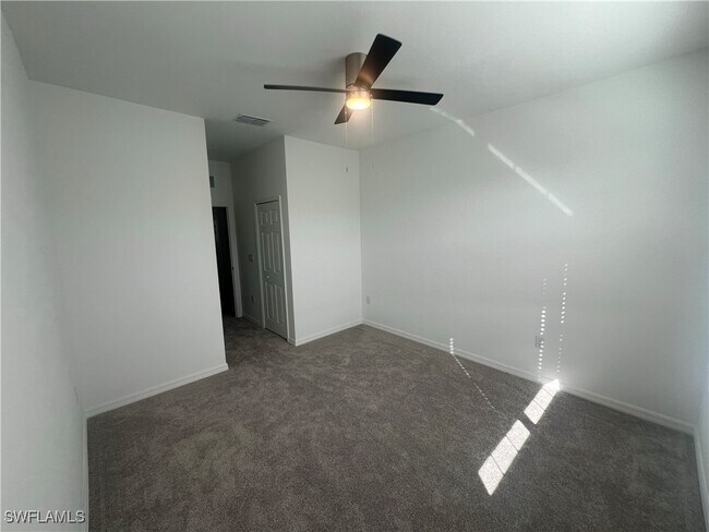Building Photo - 2827 Blossom Wy