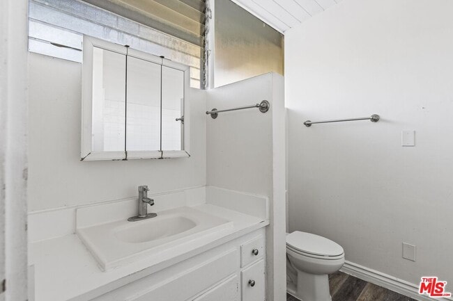 Building Photo - 11131 Rose Ave