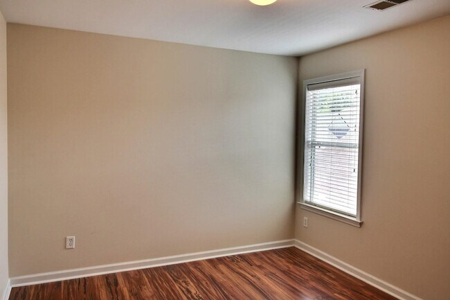 Building Photo - 1368 Island Town Dr