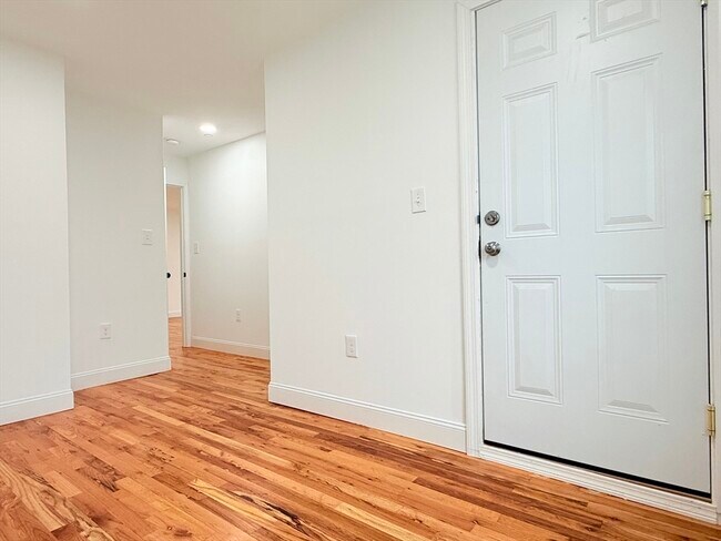 Building Photo - 23 Bellevue St